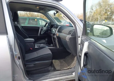 2015 Toyota 4Runner Sr5 z USA, uszkodzony, nr VIN JTEBU5JR7F5271443